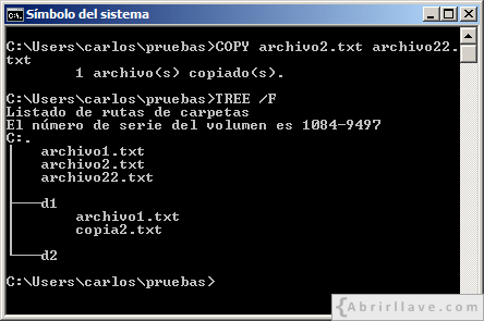 Ventana del Símbolo del sistema en Windows donde se muestra cómo se puede copiar un archivo con otro nombre en el mismo directorio usando el comando COPY - Ejemplo del tutorial de CMD de {Abrirllave.com