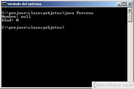 Ejecución del programa Persona escrito en Java, donde se muestran por pantalla los valores por defecto de los atributos de un objeto creado.