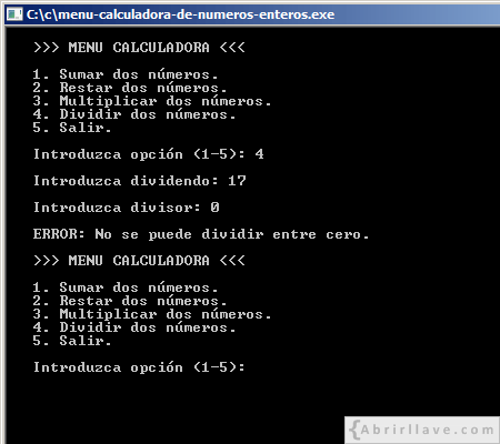 Visualización en pantalla del programa Menú calculadora de números enteros, intentando realizar una división entre cero, resuelto en lenguaje C.