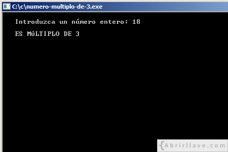 Visualización en pantalla del programa Número múltiplo de 3, resuelto en lenguaje C.