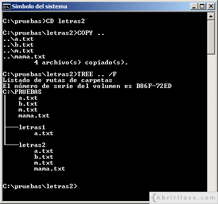 Ventana del Símbolo del sistema ejecutando el comando COPY para copiar varios archivos de un directorio origen al directorio actual - Ejemplo del tutorial de CMD de {Abrirllave.com