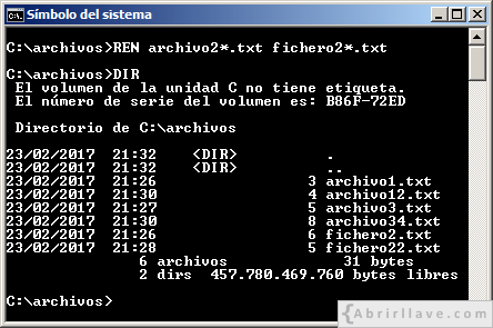 Ventana del Símbolo del sistema ejecutando el comando REN para cambiar el nombre a varios archivos - Ejemplo del tutorial de CMD de {Abrirllave.com