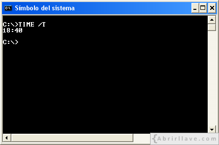 Ventana del Símbolo del sistema ejecutando time sin opción de cambiar la hora - Ejemplo del tutorial de CMD de {Abrirllave.com