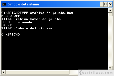 Ventana del Símbolo del sistema mostrando el contenido de archivo batch de prueba - Ejemplo del tutorial de CMD de {Abrirllave.com