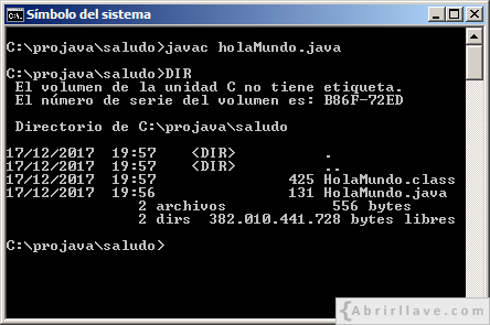 Compilar HolaMundo.java con el compilador de Java (javac).