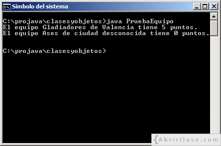 Ejecución del programa PruebaEquipo escrito en Java, donde se invoca a un constructor sobrecargado.