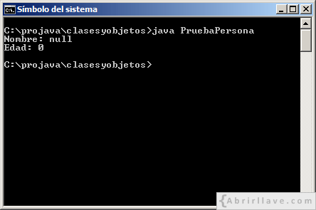 Ejecución del programa PruebaPersona escrito en Java, donde se ha creado un objeto y se muestran por pantalla los valores por defecto asignados por Java.